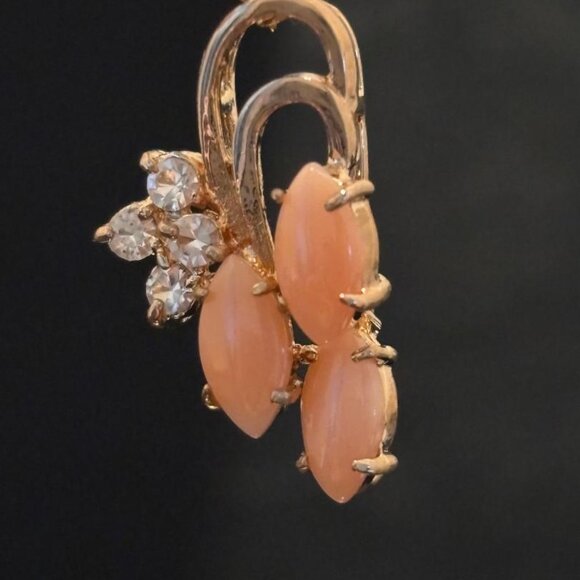 Vintage Coral Pendant Necklace, Dolphin Ore 18K Gold Electroplate - Picture 3 of 9